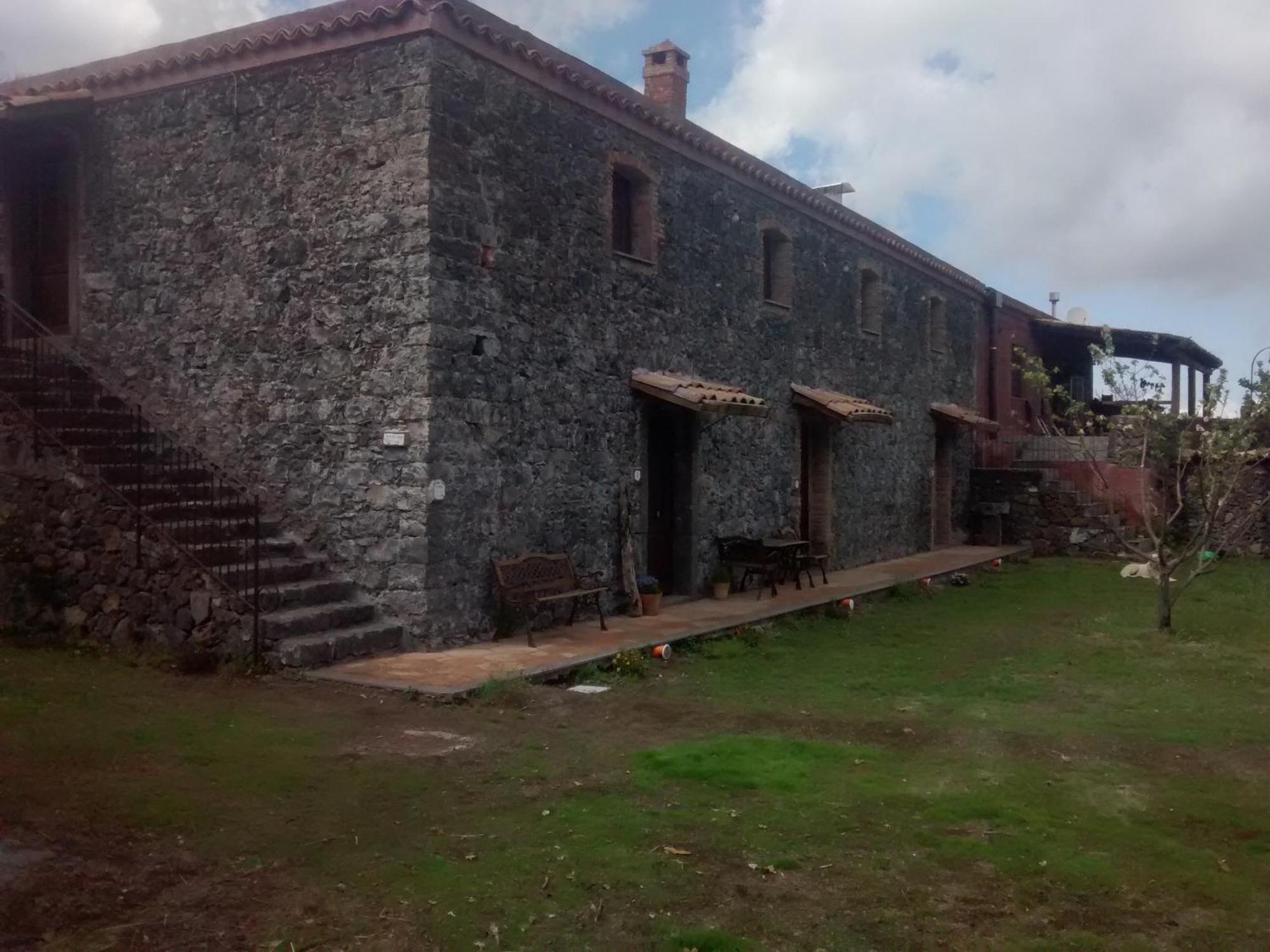 Agriturismo La Caraffara Sull' Etna Puntalazzo Exterior foto