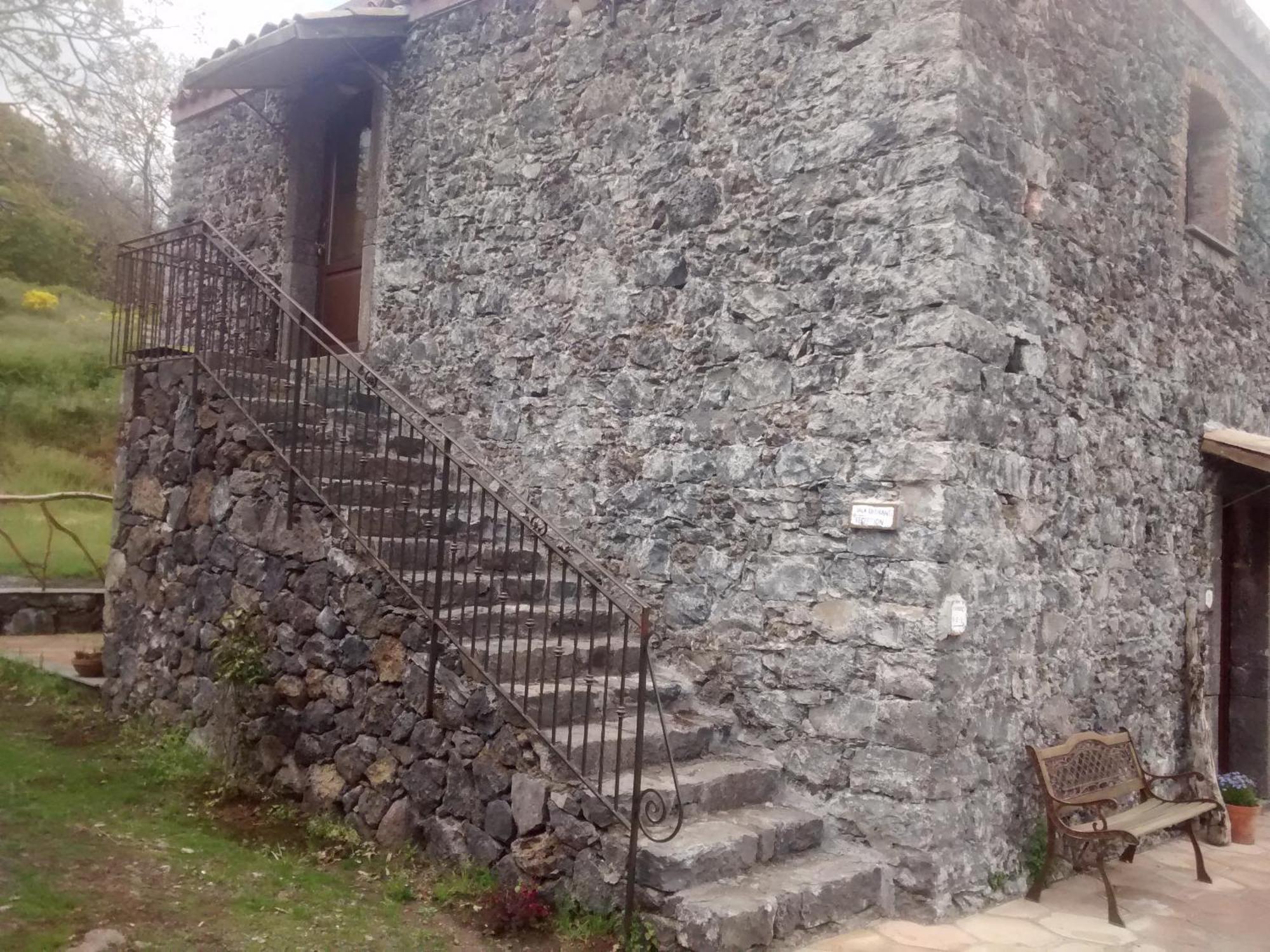 Agriturismo La Caraffara Sull' Etna Puntalazzo Exterior foto