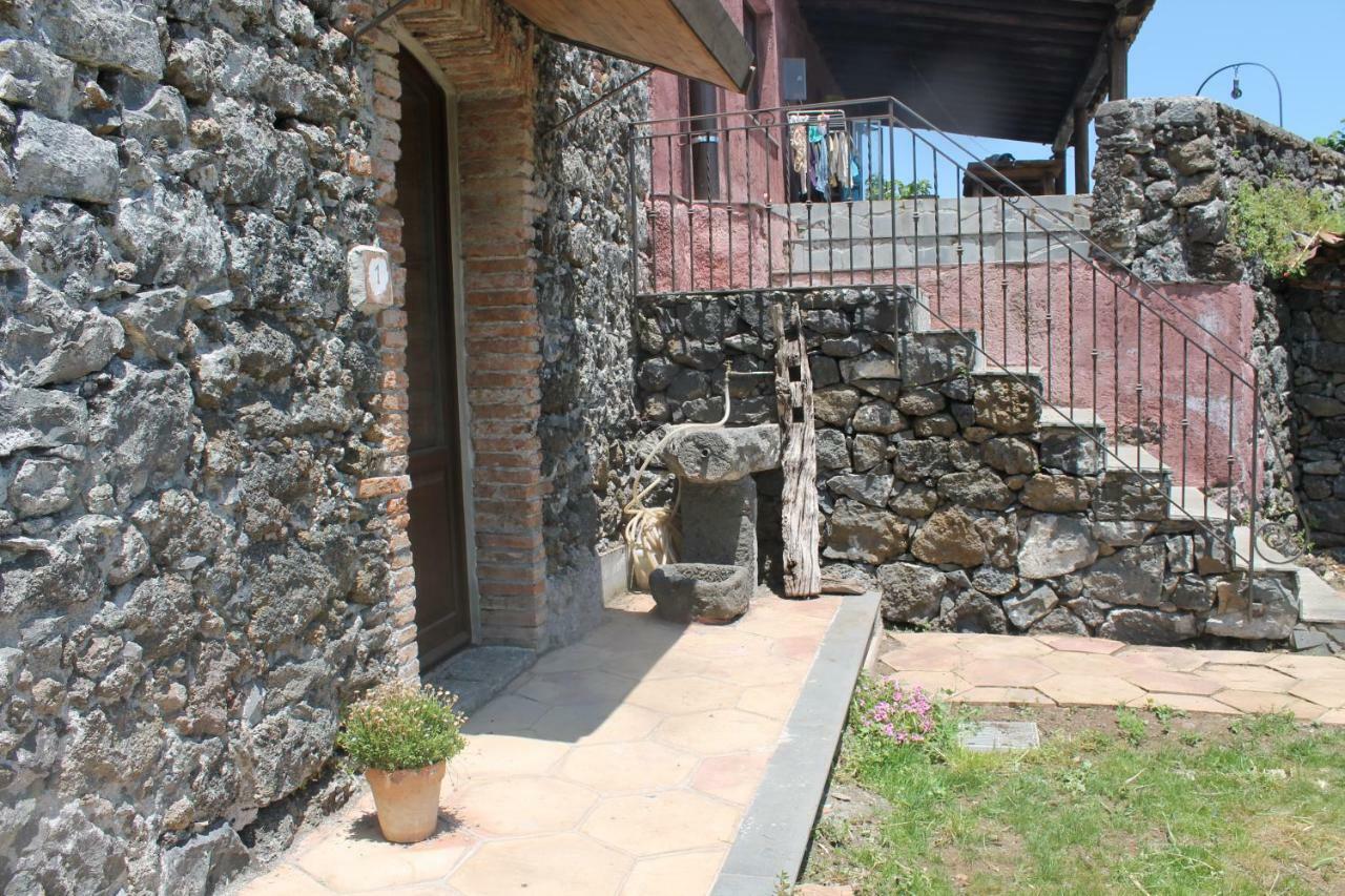 Agriturismo La Caraffara Sull' Etna Puntalazzo Exterior foto
